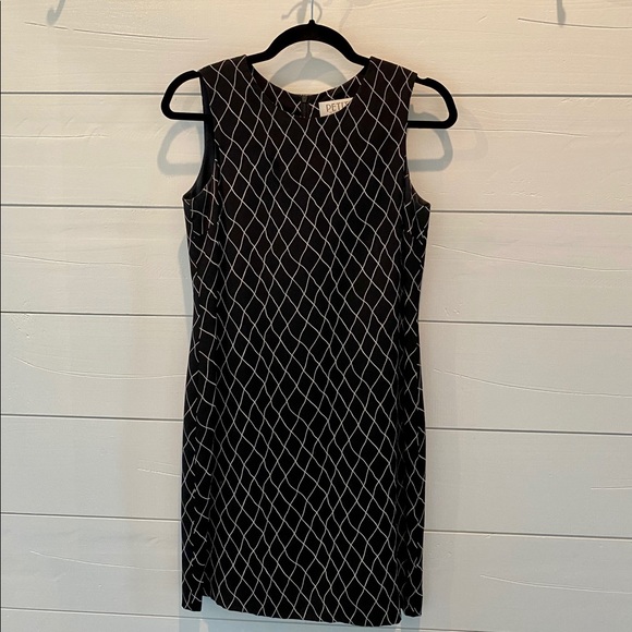 Dress - sleeveless - Picture 2 of 6